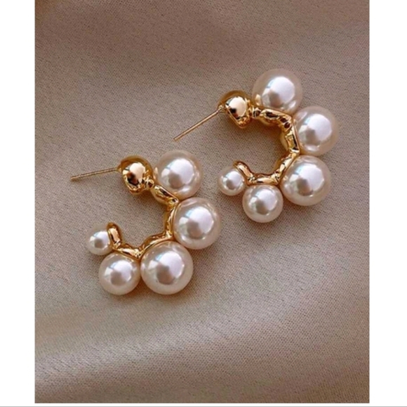 Anthropologie Ettika Five Point Pearl Half Hoop Gold Earrings